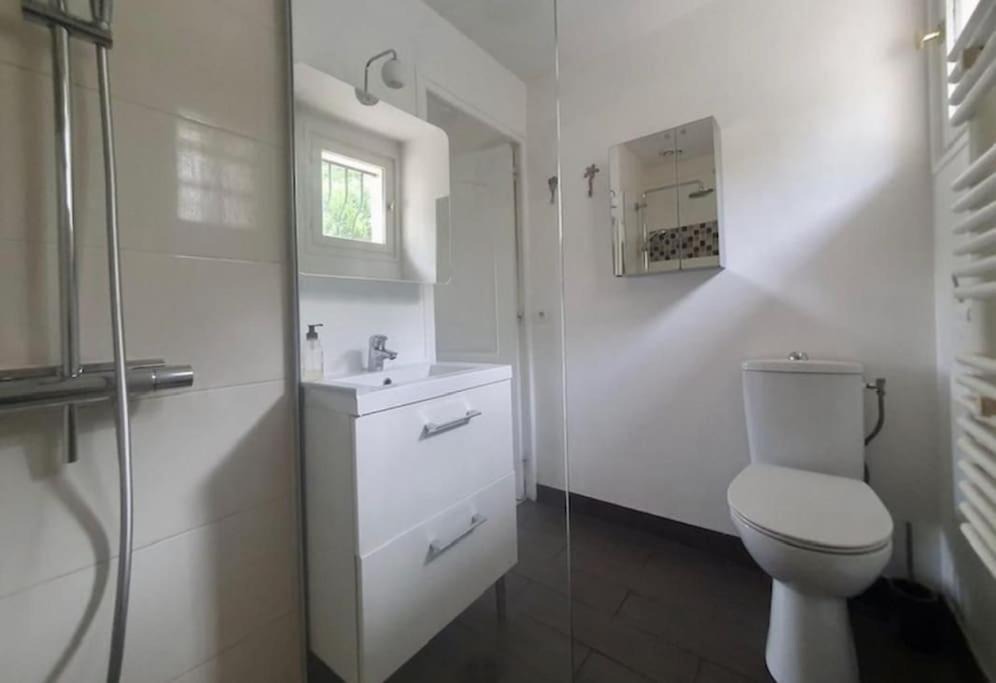 Photo of Bathroom in Camp De Satory