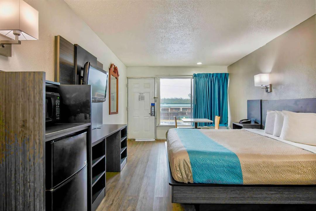 Photo of Bedroom in Peach County