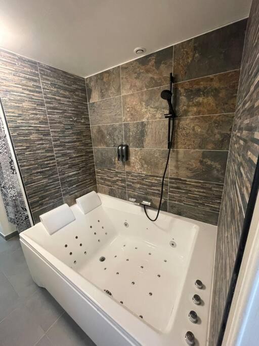 Photo of Bathroom in Sens