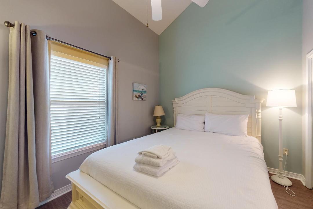 Photo of Bedroom in Crystal Beach