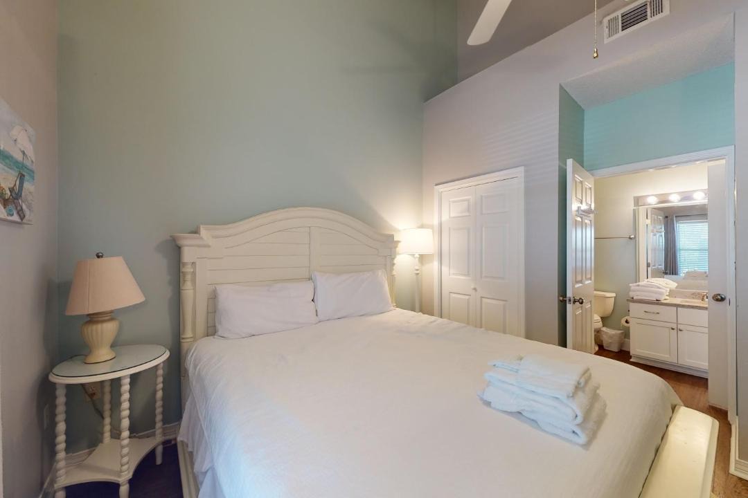 Photo of Bedroom in Crystal Beach