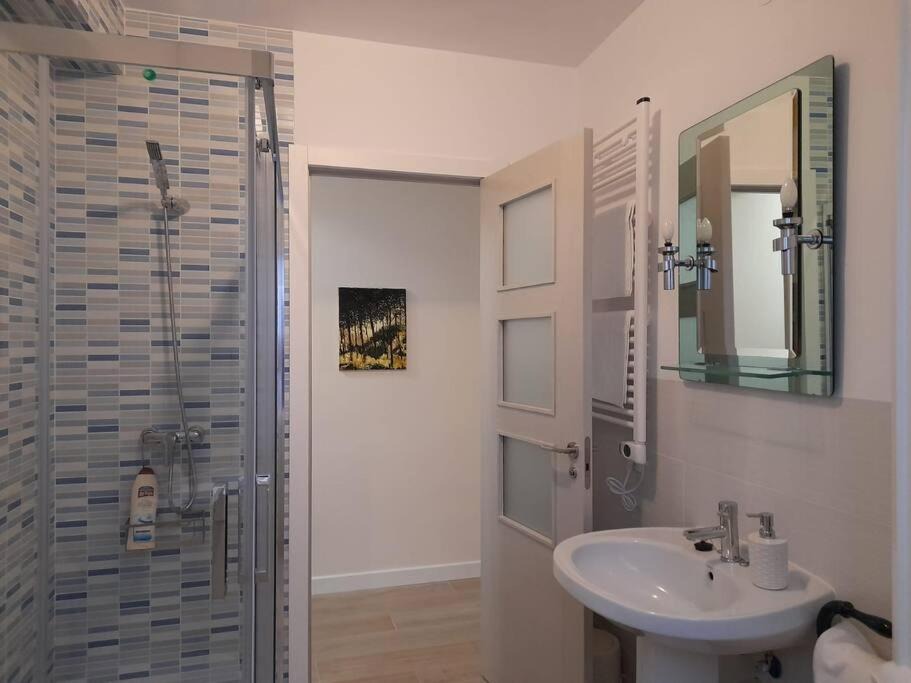 Photo of Bathroom in La Guardia