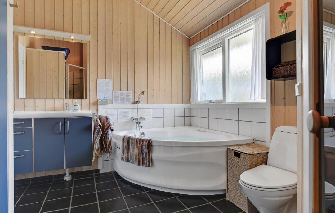 Photo of Bathroom in Mommark Strand
