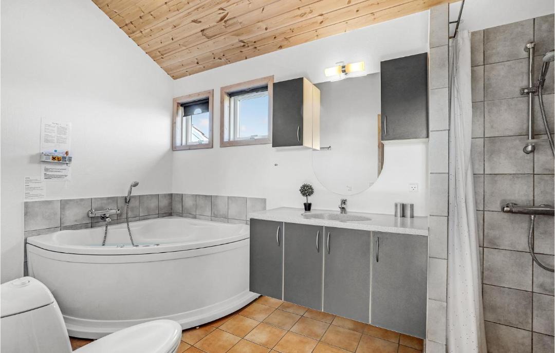 Photo of Bathroom in Lild Strand