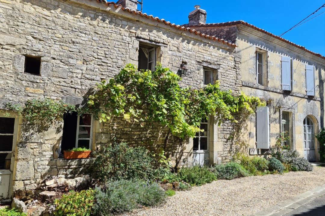 Photo of Buildings in Maine-de-Boixe