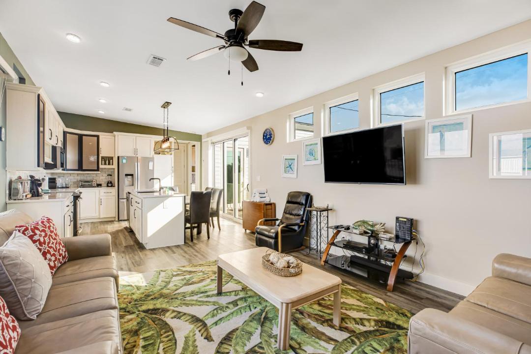 Photo of Livingroom in Doctor's Arm