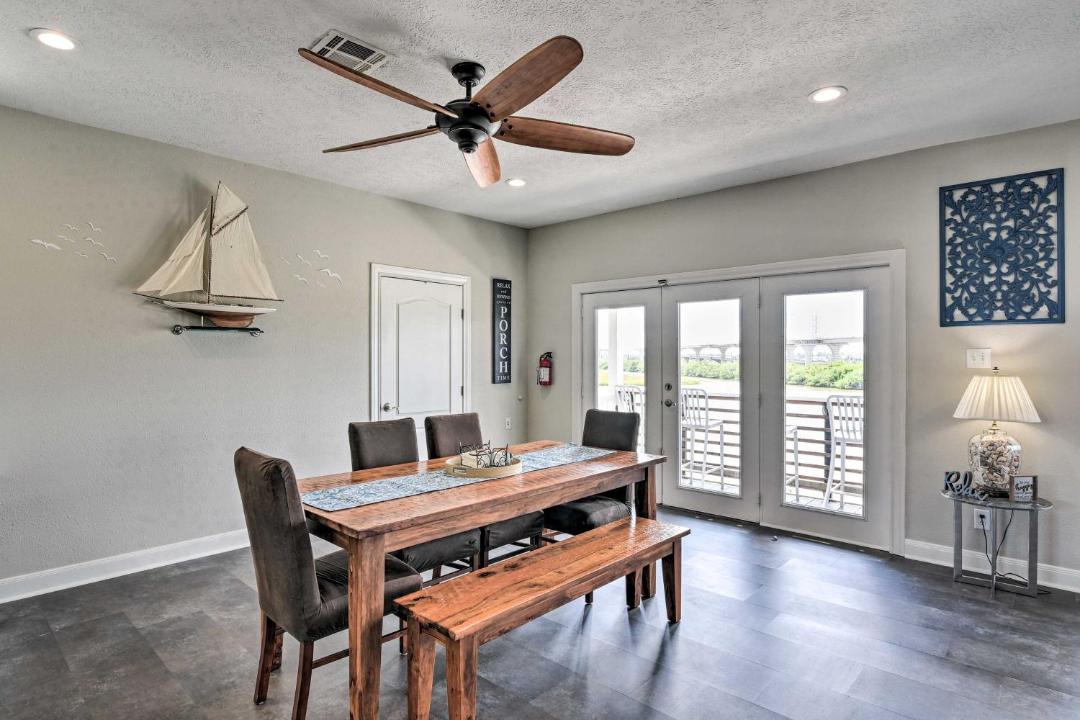 Photo of Livingroom in El Lago