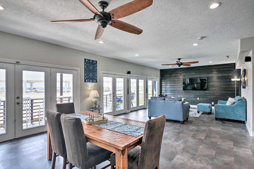 Photo of Livingroom in El Lago