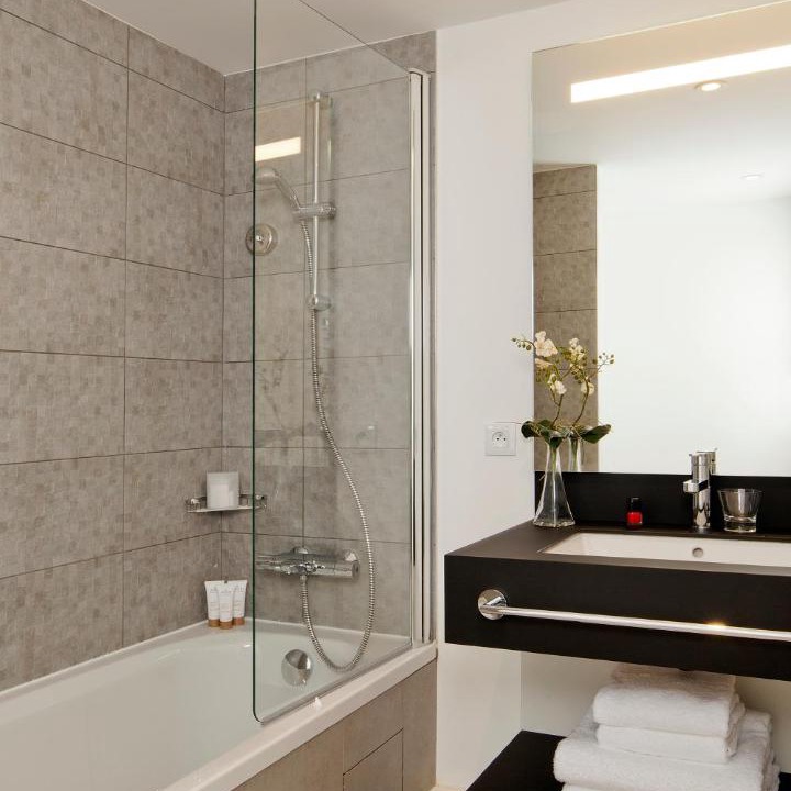 Photo of Bathroom in Puteaux