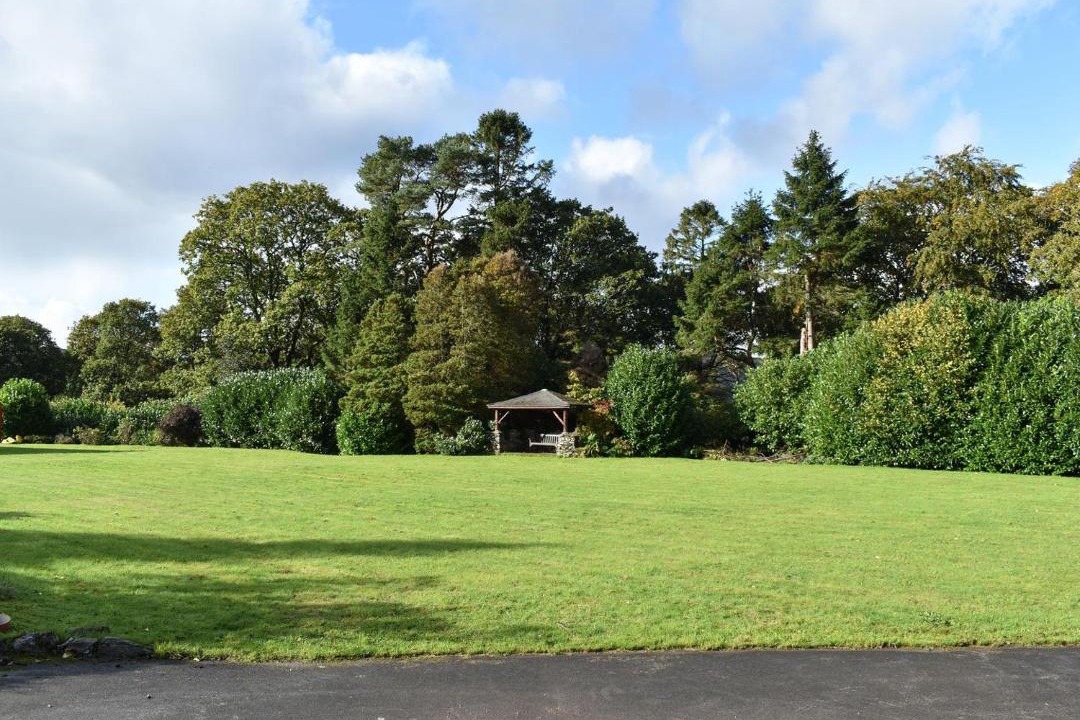 Photo of Others in Low Newton