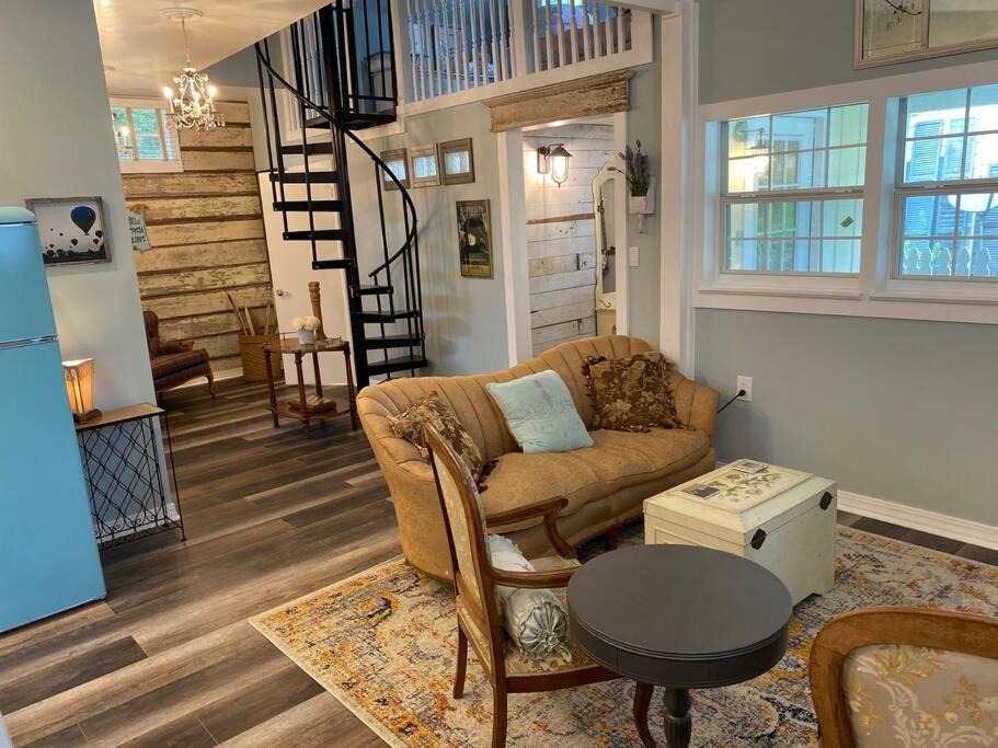 Photo of Livingroom in Natchez