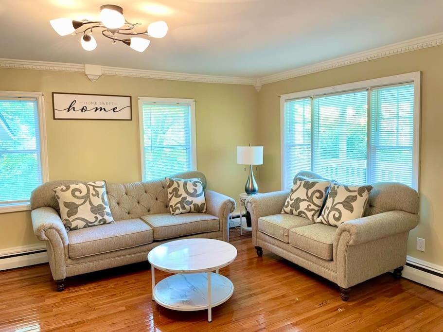 Photo of Livingroom in Montague