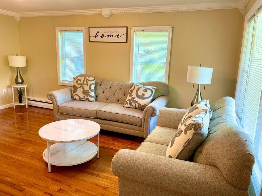 Photo of Livingroom in Montague