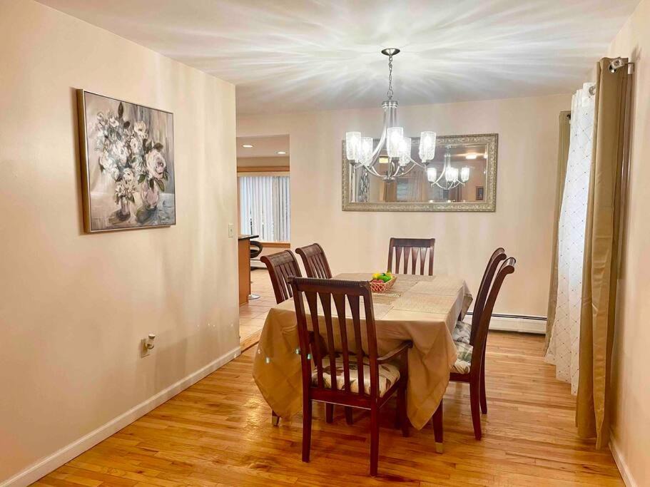 Photo of Livingroom in Montague