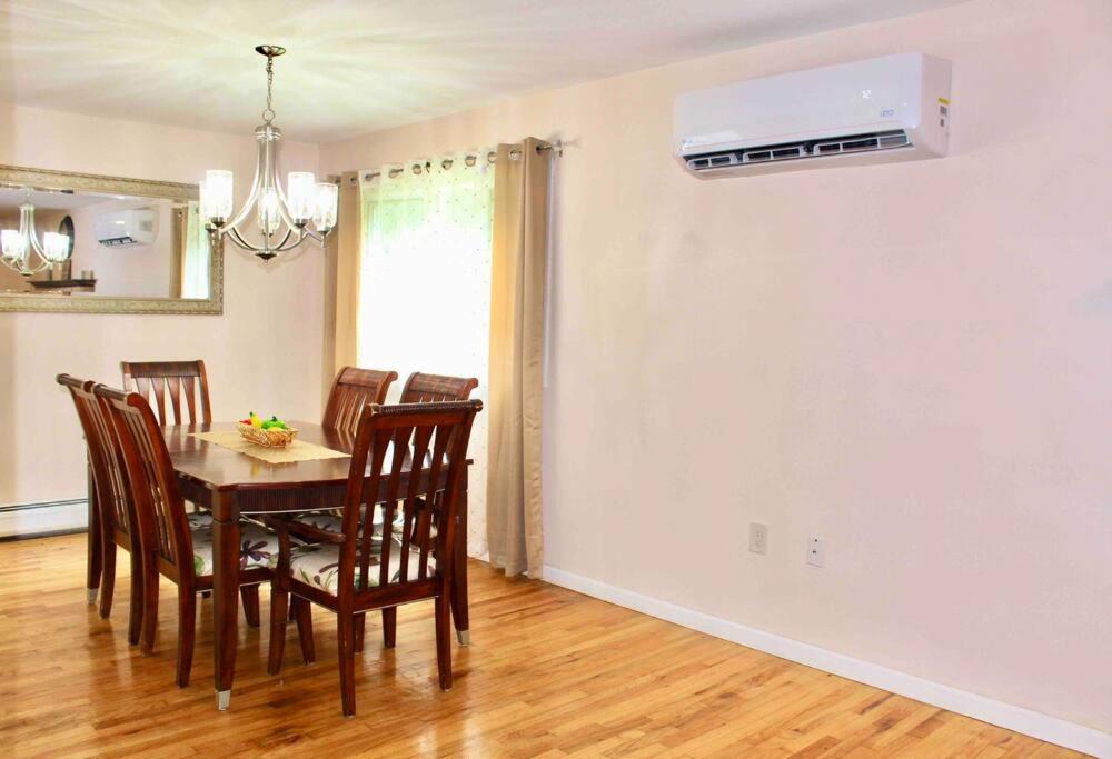 Photo of Livingroom in Montague