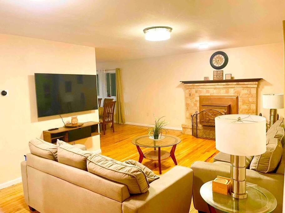 Photo of Livingroom in Montague