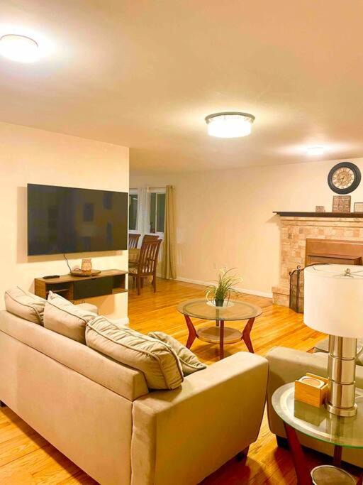 Photo of Livingroom in Montague