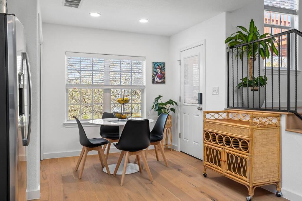 Photo of Livingroom in Apache Shores