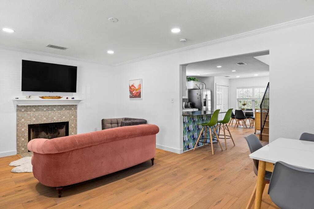 Photo of Livingroom in Apache Shores