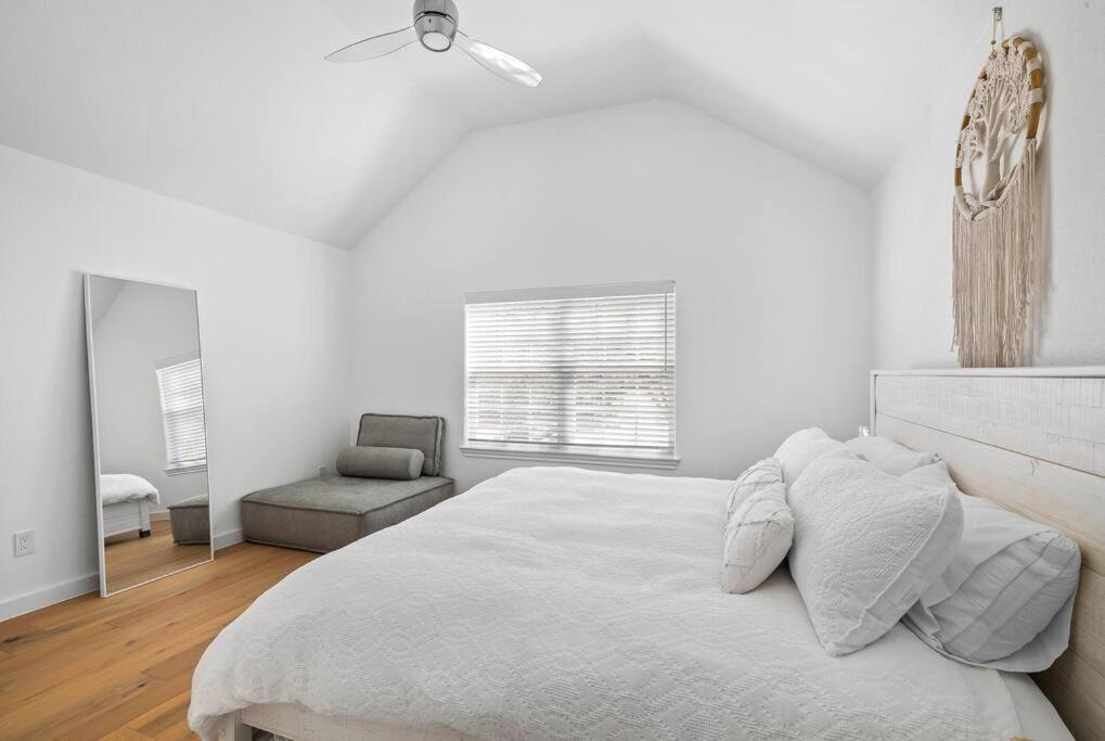 Photo of Bedroom in Apache Shores