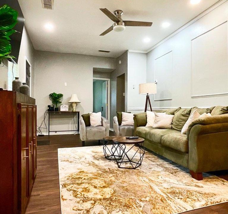 Photo of Livingroom in Grapeland