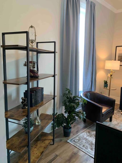 Photo of Livingroom in Government Hill
