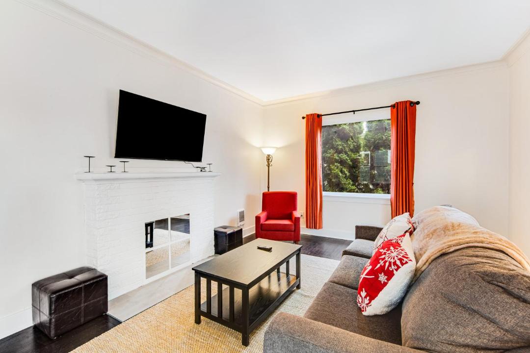 Photo of Livingroom in Wallingford