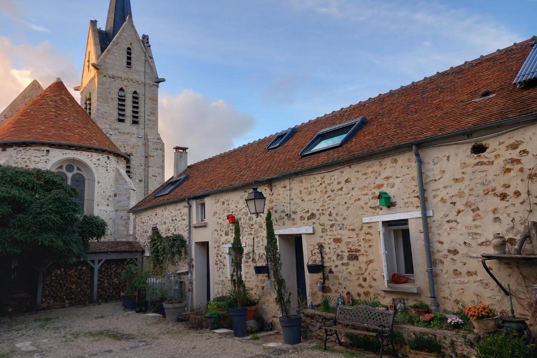 Photo of Buildings in Chatres
