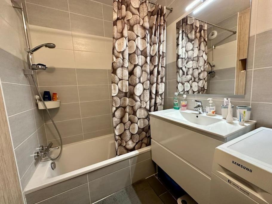 Photo of Bathroom in Prevessin-Moens