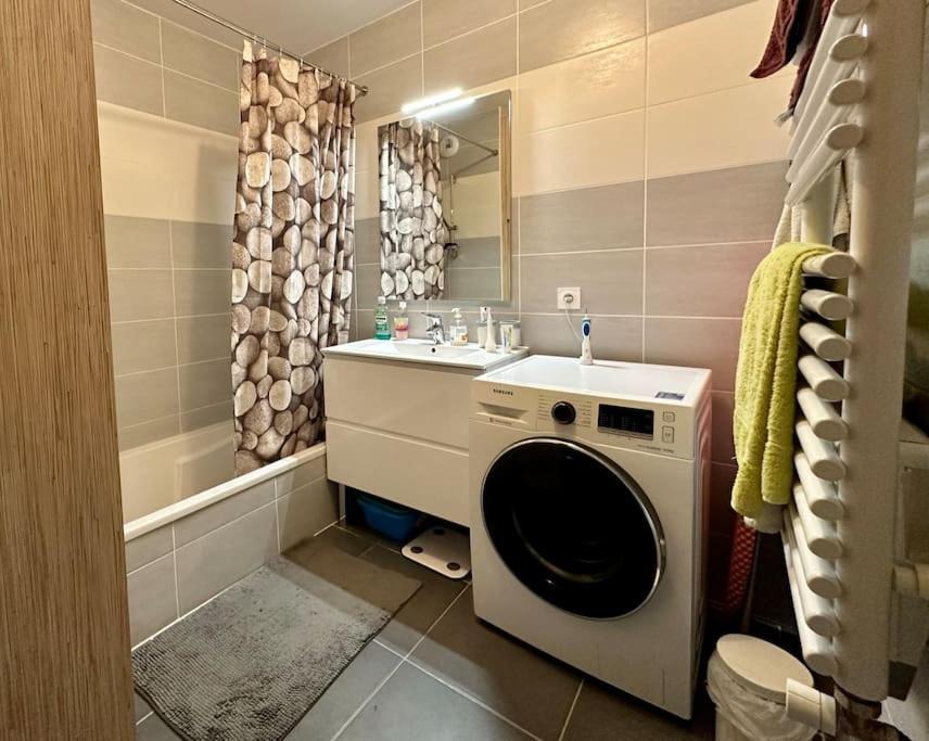 Photo of Bathroom in Prevessin-Moens