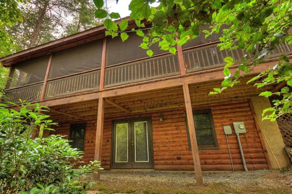 Photo of Buildings in Mineral Bluff