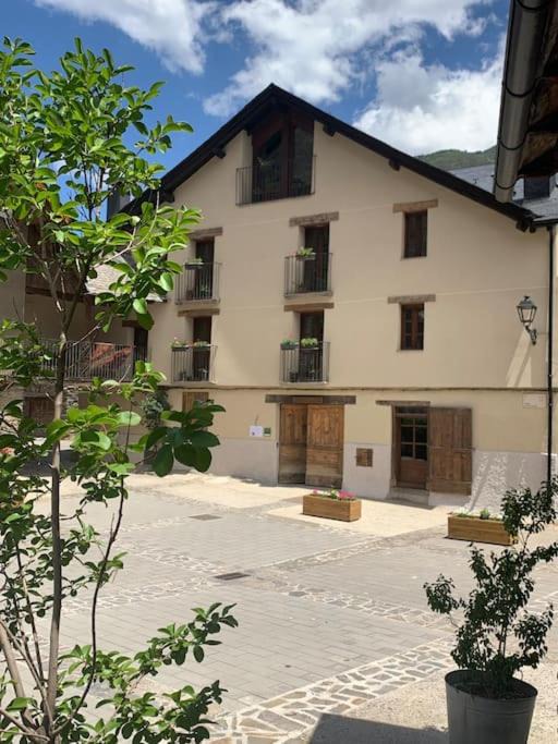 Photo of Buildings in Isil