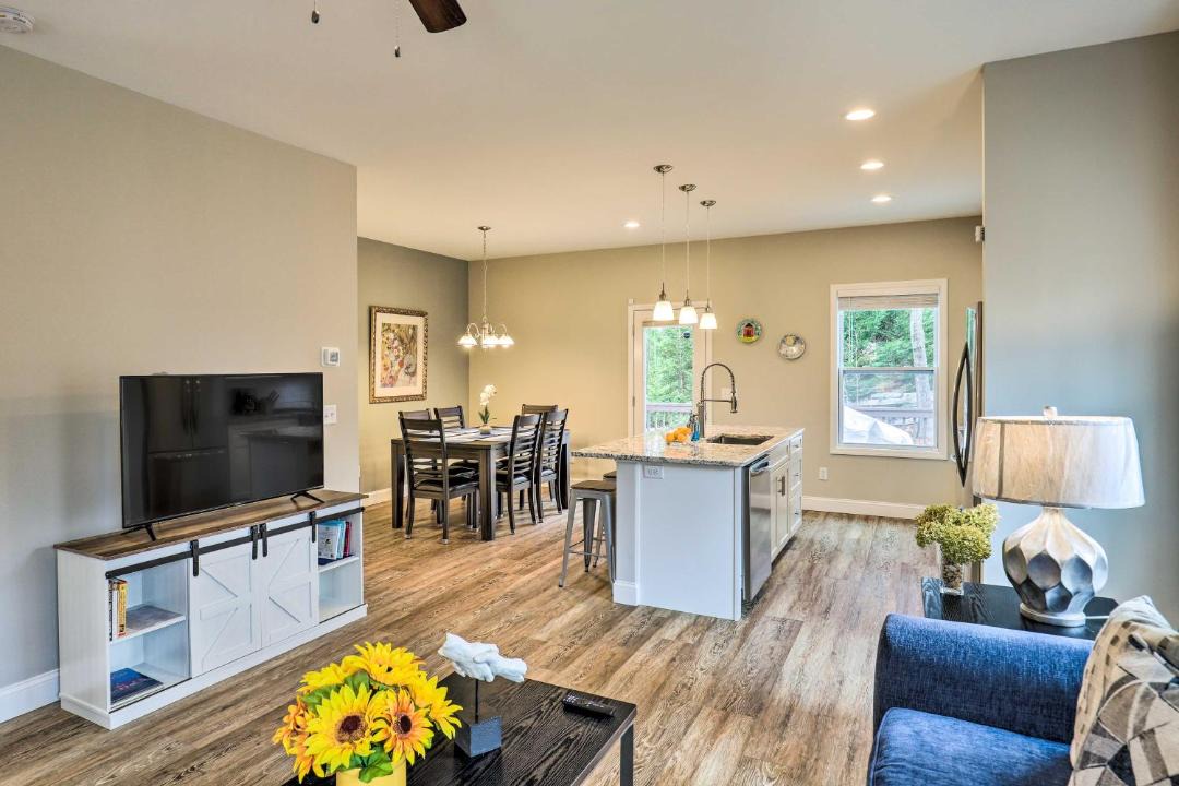 Photo of Livingroom in Candler