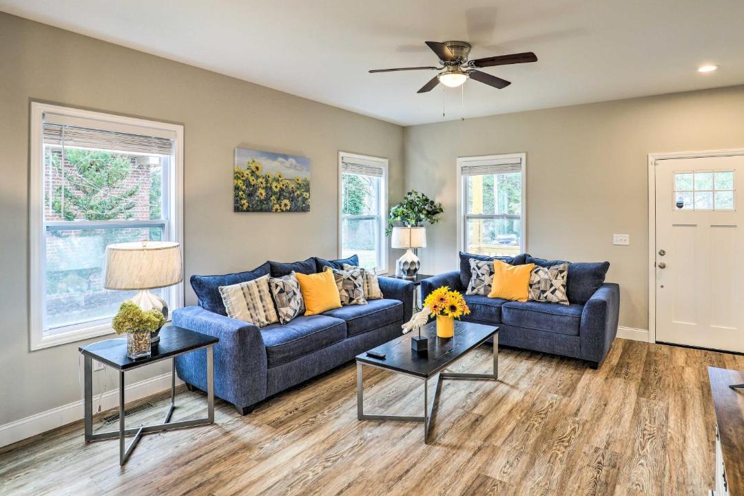 Photo of Livingroom in Candler