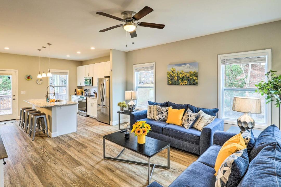 Photo of Livingroom in Candler