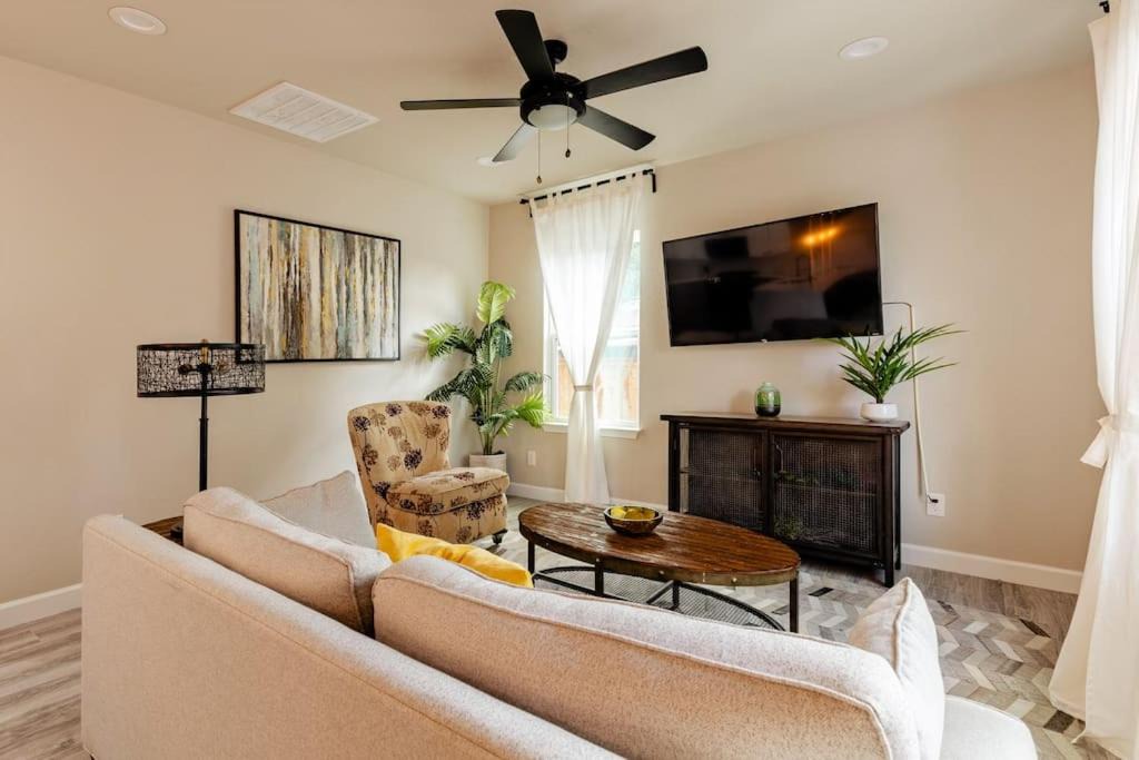 Photo of Livingroom in Near East Side