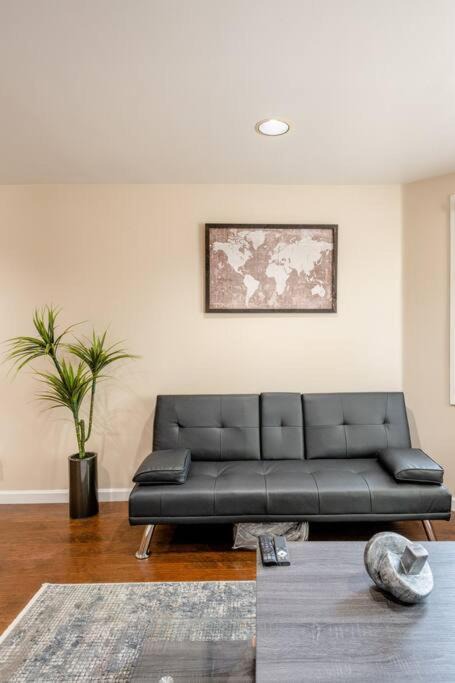 Photo of Livingroom in North Oak Park
