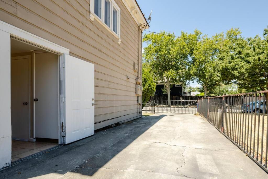 Photo of Buildings in North Oak Park