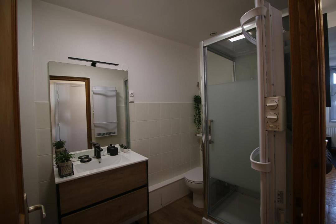 Photo of Bathroom in Le Cateau-Cambresis