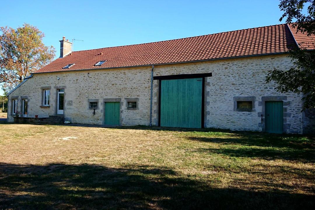 Photo of Buildings in Crux-la-Ville