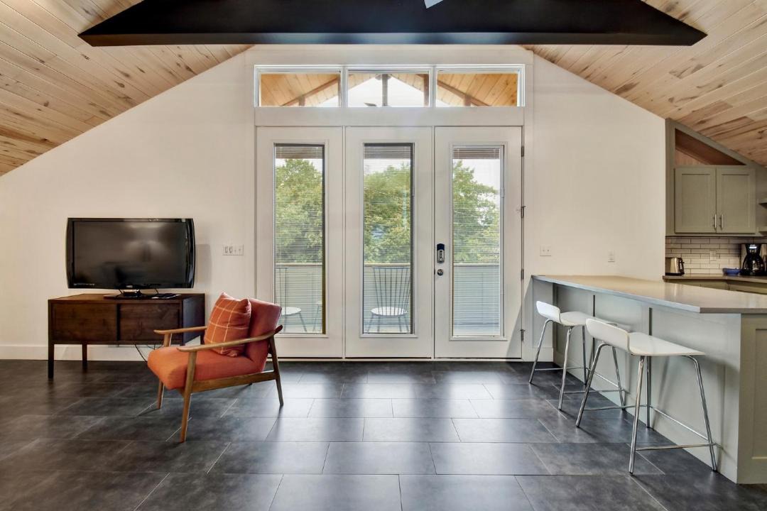 Photo of Livingroom in South River City