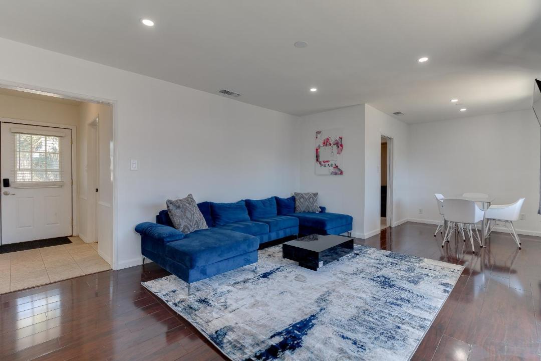Photo of Livingroom in Reseda