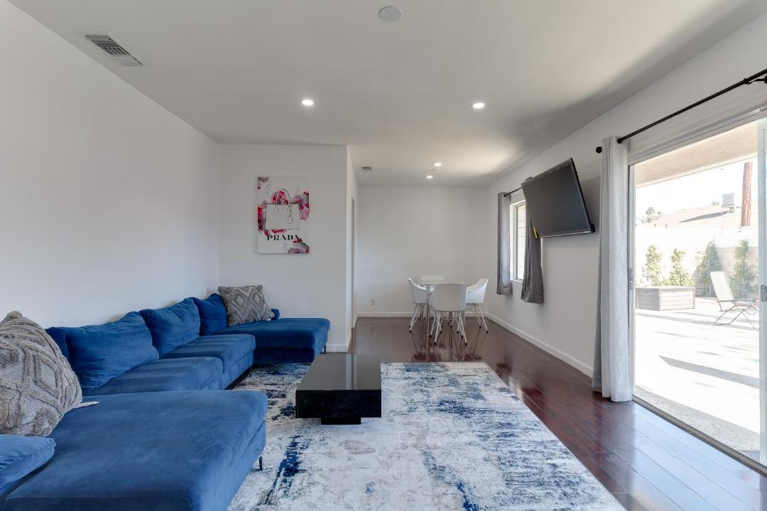 Photo of Livingroom in Reseda
