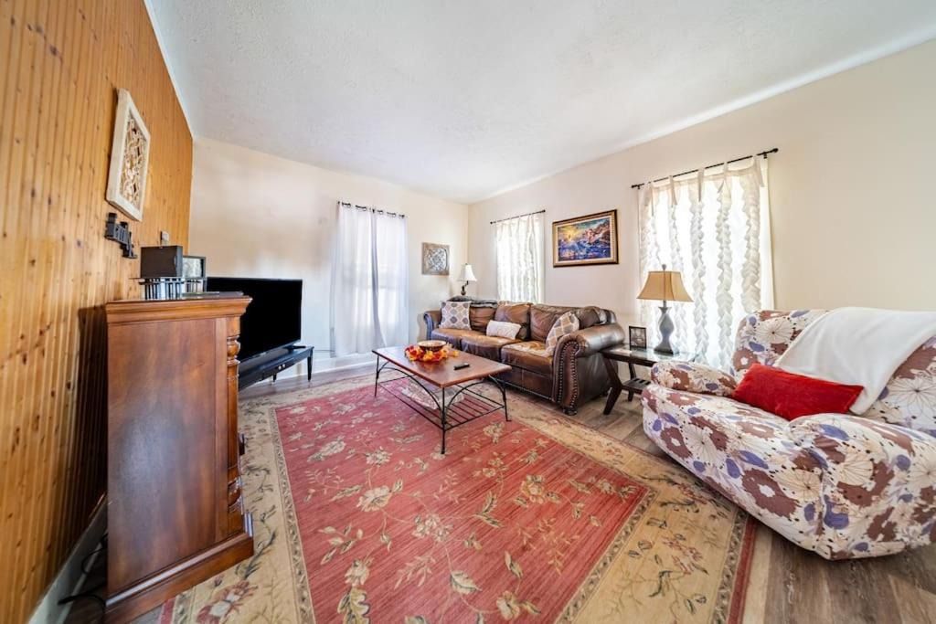 Photo of Livingroom in Cuyahoga Falls