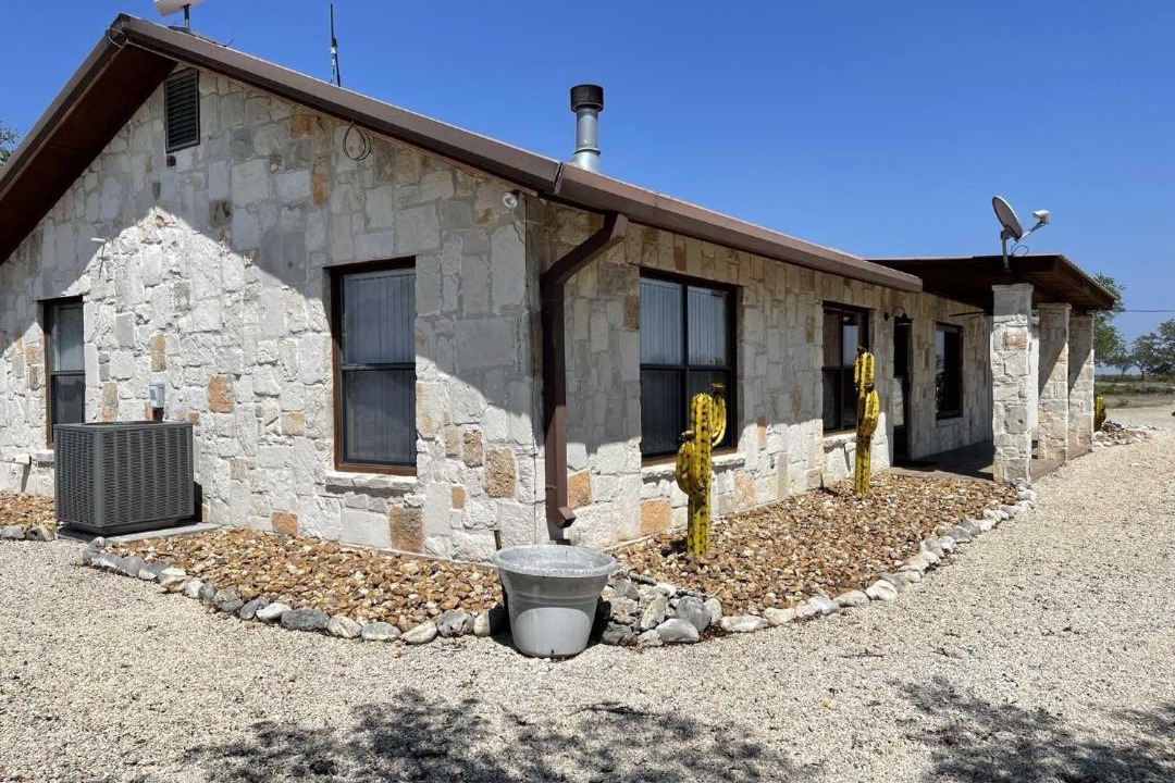 Photo of Buildings in Hondo