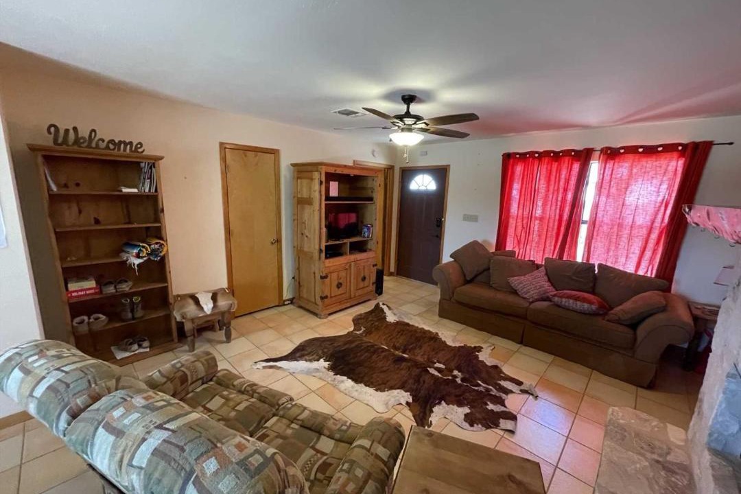 Photo of Livingroom in Hondo