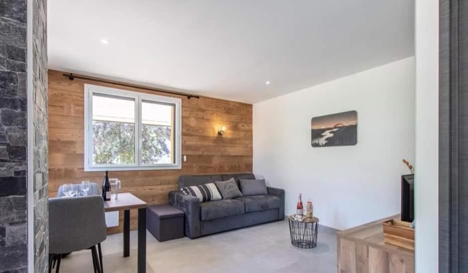 Photo of Livingroom in Montmin