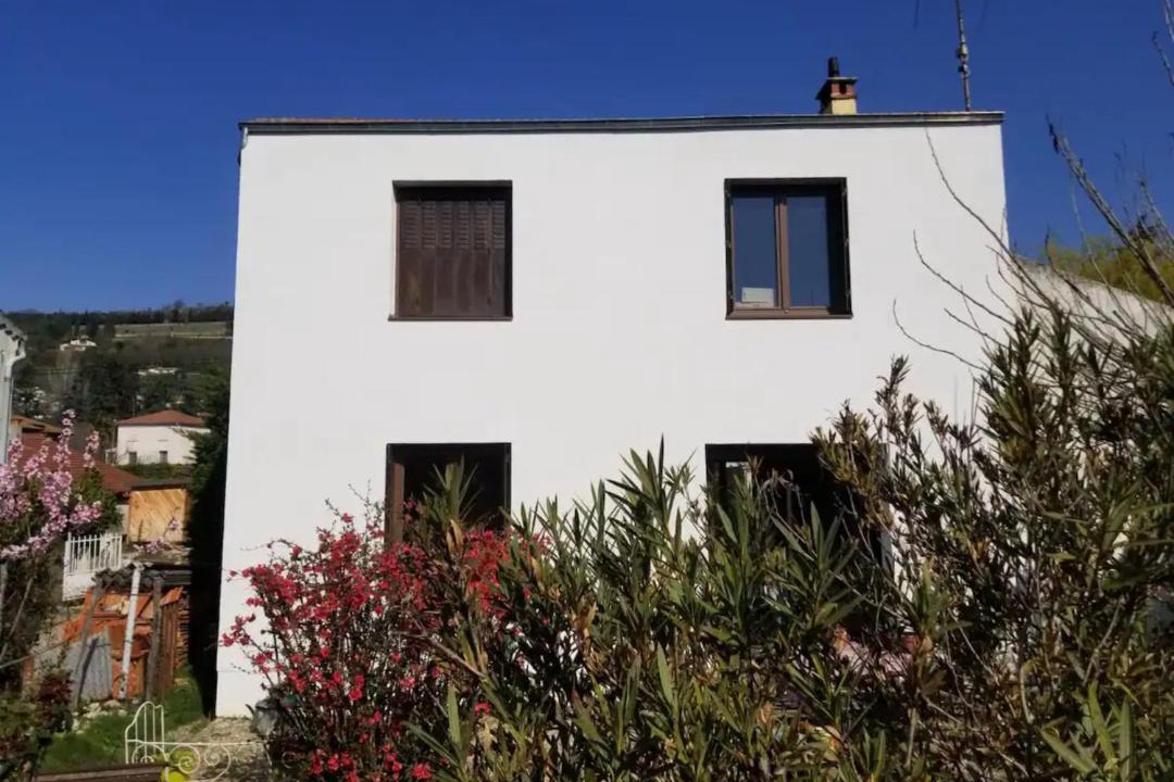 Photo of Buildings in Crest