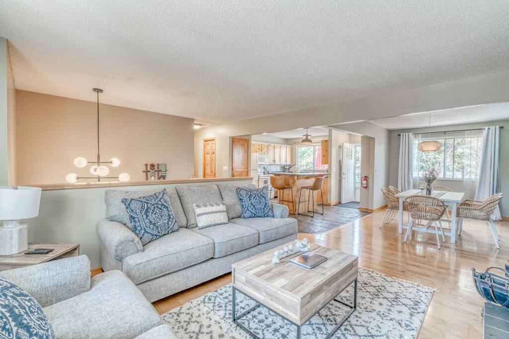 Photo of Livingroom in Northwest Calgary