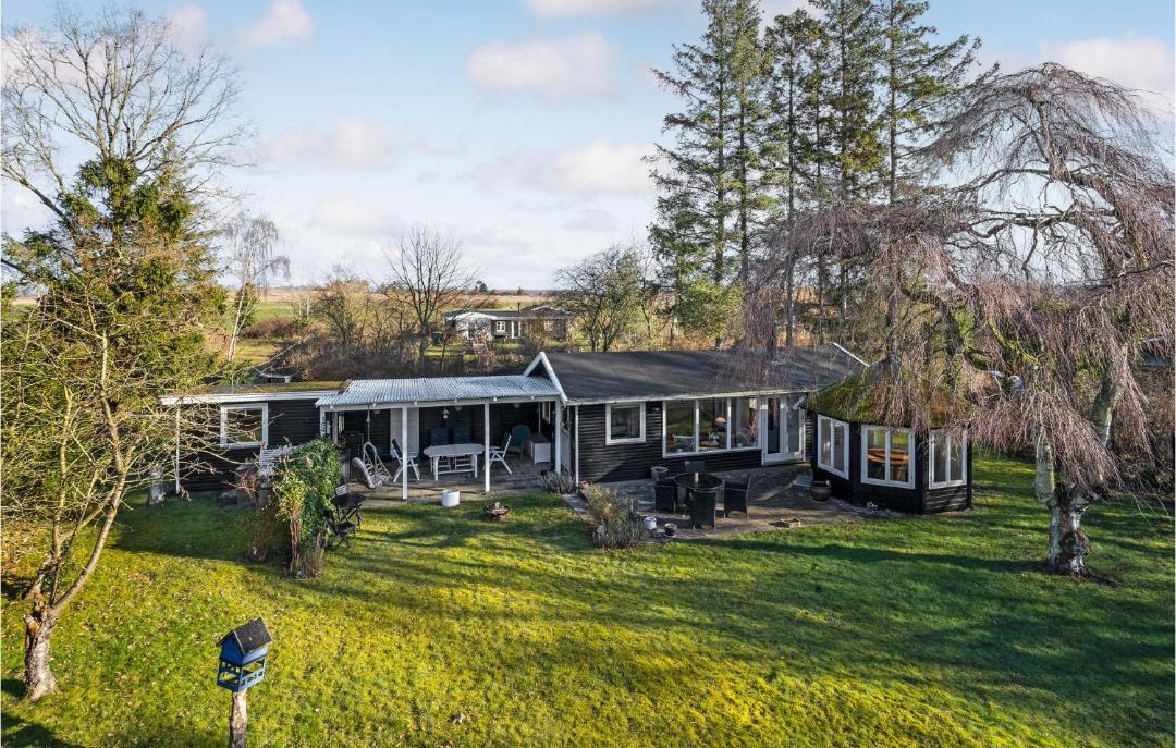 Photo of Buildings in Or